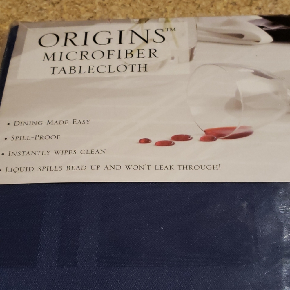 MICROFIBER NAVY BLUE TABLE CLOTH/4 NAPKINS NWT